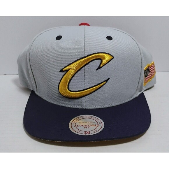 MITCHELL & NESS ADJUSTABLE FIT SNAPBACK CLEVELAND CAVALIERS GOLD USA CAP HAT NEW - Picture 1 of 9